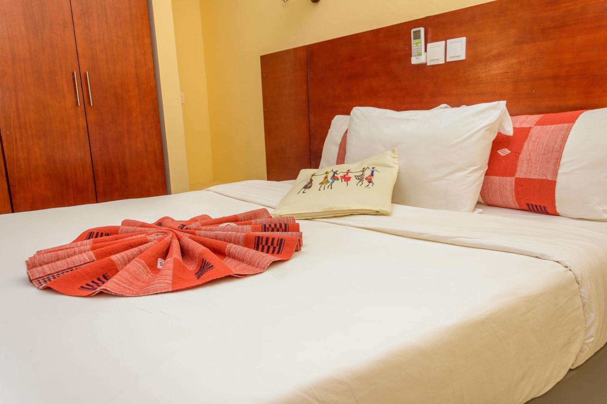 Hotel La Rose Blanche Korhogo Eksteriør bilde