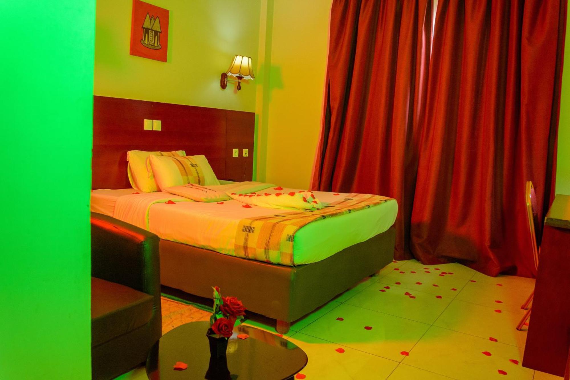 Hotel La Rose Blanche Korhogo Eksteriør bilde