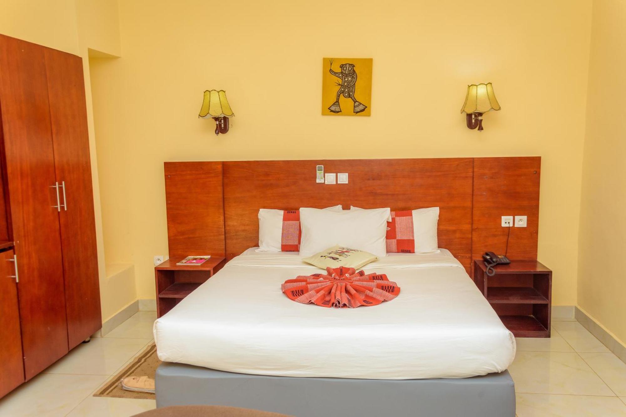 Hotel La Rose Blanche Korhogo Eksteriør bilde