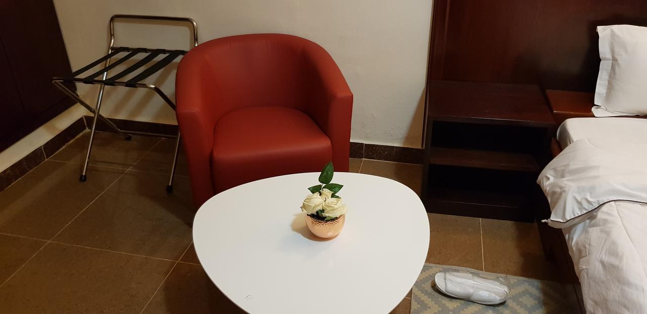 Hotel La Rose Blanche Korhogo Eksteriør bilde